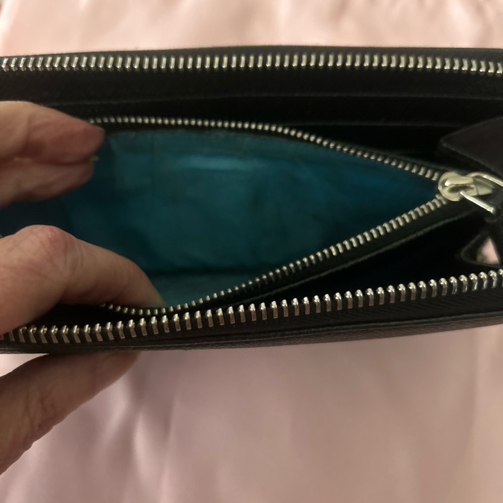 BVLGARI Zip Around Caviar Leather Wallet with Iconic Paladium Logo - Picture 10 of 16